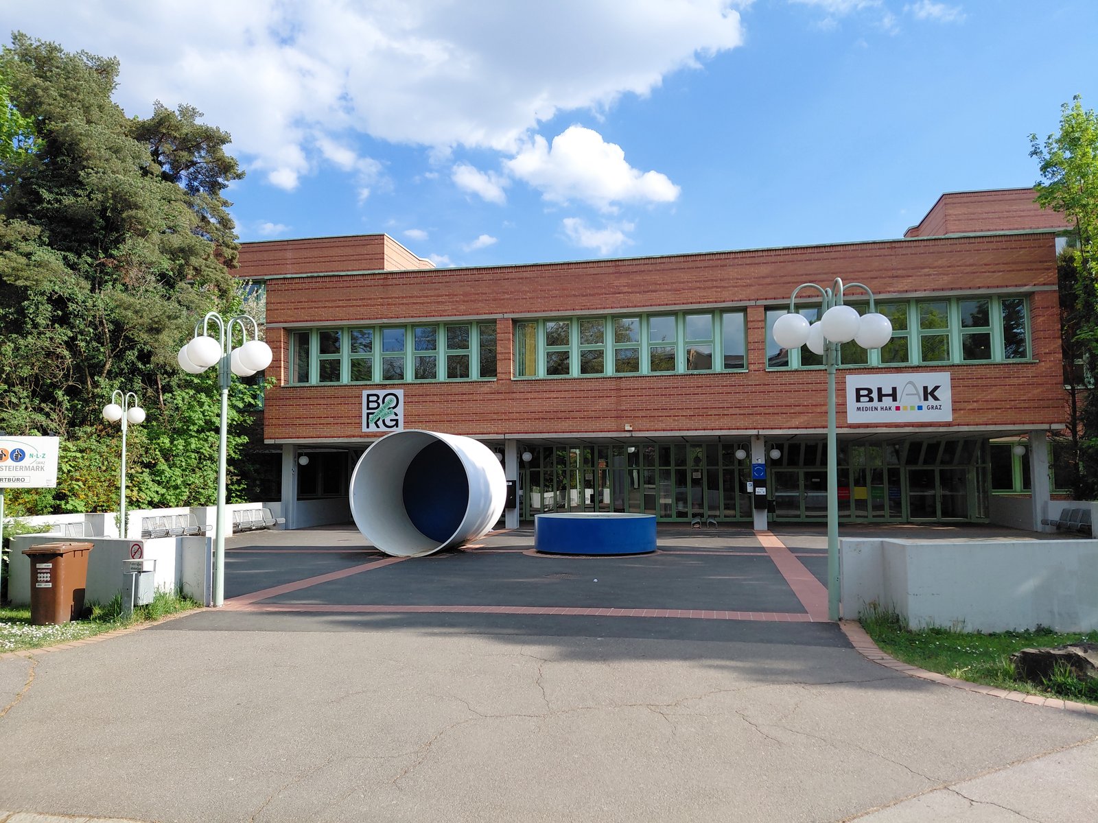 Schulgebäude des BORG Monsberger Graz